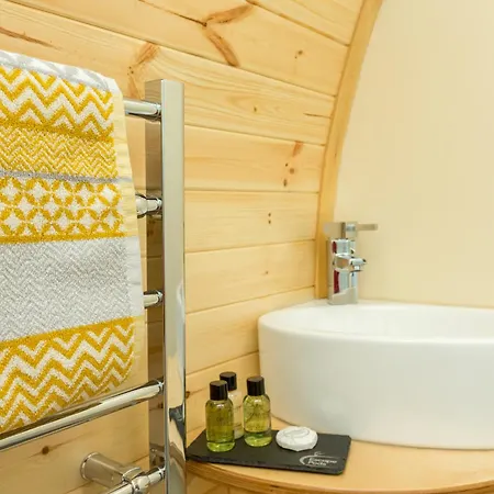 Wandales Luxury Pod With Hot Tub At Fell View Park Kirkby Lonsdale Apartment
