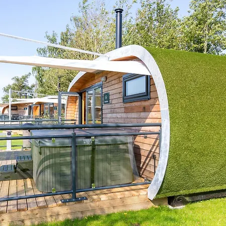 Wandales Luxury Pod With Hot Tub At Fell View Park Kirkby Lonsdale Apartment