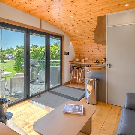 Wandales Luxury Pod With Hot Tub At Fell View Park Kirkby Lonsdale Apartment